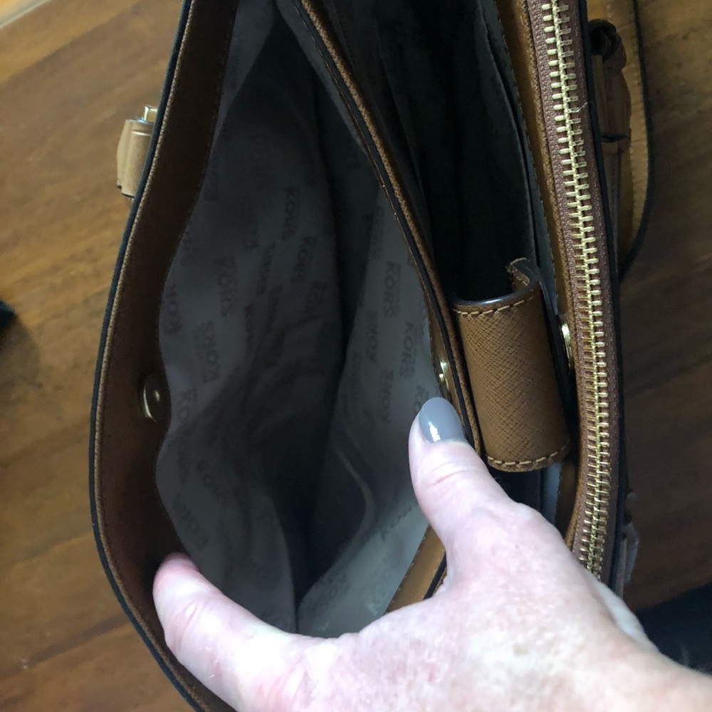 Michael Kors beige purse - Picture 6 of 10